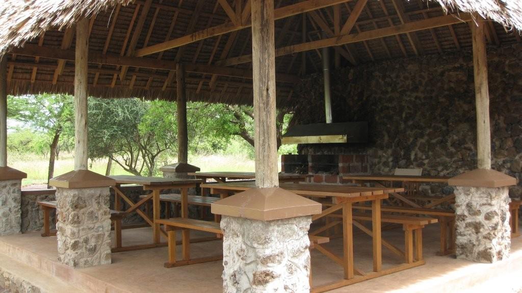 Campsite dining areas and shaded areas
